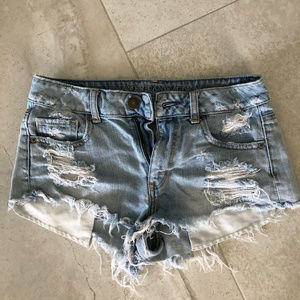 AMERICAN EAGLE DISTRESSED JEAN SHORTS - SIZE 2